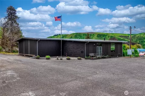 308 S 6th St, Dayton, WA 99328