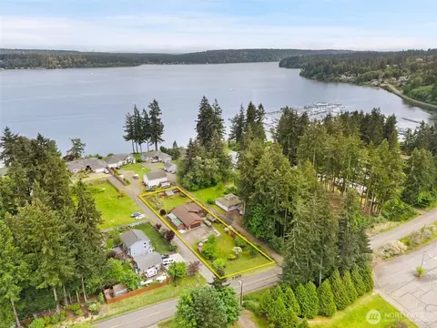 10090 Ogle Rd NE, Poulsbo, WA 98370