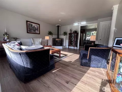 Living - 12531 48th Dr SE, Everett, WA 98208 photo 1 of 4