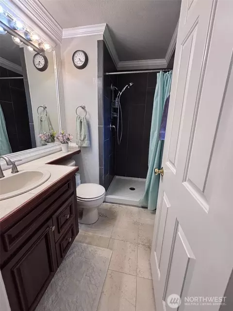 Bath - 12531 48th Dr SE, Everett, WA 98208 photo 1 of 2