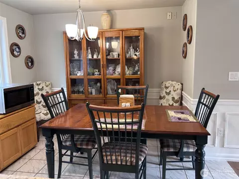Dining - 12531 48th Dr SE, Everett, WA 98208 photo 1 of 1