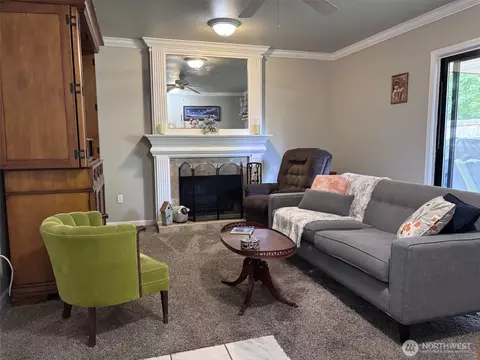 Living - 12531 48th Dr SE, Everett, WA 98208 photo 4 of 4