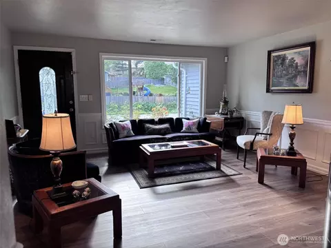 Living - 12531 48th Dr SE, Everett, WA 98208 photo 3 of 4