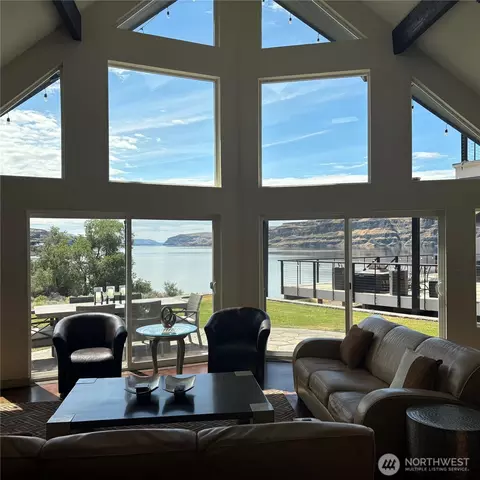 25053 SW Wanapum St, Quincy, WA 98848