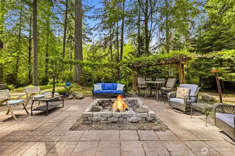 870 10th Ln, Fox Island, WA 98333