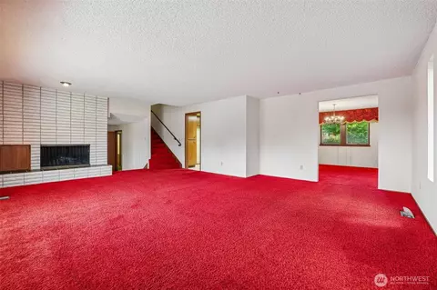 Living - 5401 Ocean Ave, Everett, WA 98203 photo 2 of 5