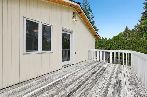 Exterior - 5401 Ocean Ave, Everett, WA 98203 photo 5 of 9
