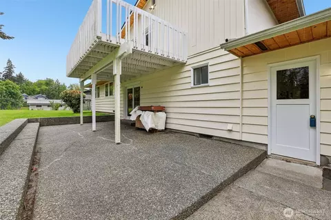 Exterior - 5401 Ocean Ave, Everett, WA 98203 photo 6 of 9