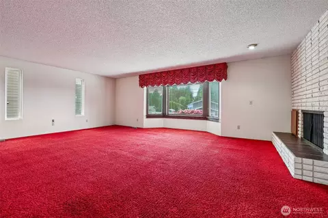 Living - 5401 Ocean Ave, Everett, WA 98203 photo 3 of 5