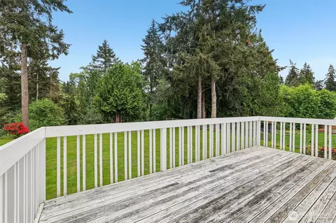 Exterior - 5401 Ocean Ave, Everett, WA 98203 photo 4 of 9