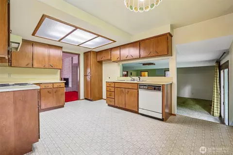 Kitchen - 5401 Ocean Ave, Everett, WA 98203 photo 1 of 2