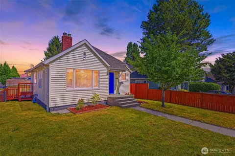 1046 5th St, Bremerton, WA 98337