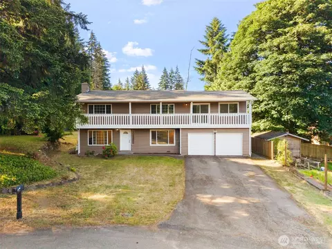 7910 NE Double Hitch Ct, Bremerton, WA 98311