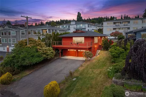 909 10th St, Bellingham, WA 98225