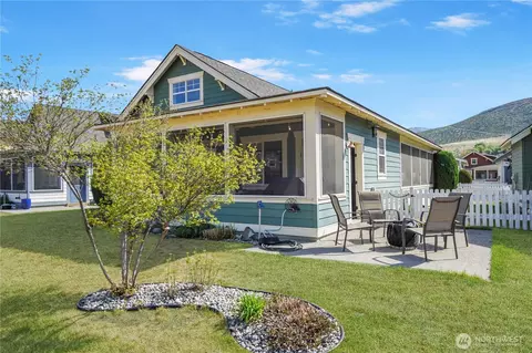 105 Flip Flop Ln, Oroville, WA 98844