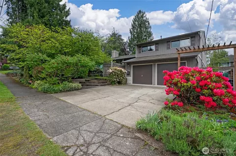 3809 NE 86th St, Seattle, WA 98115