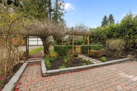 Exterior - 7030 Beverly Blvd, Everett, WA 98203 photo 5 of 10