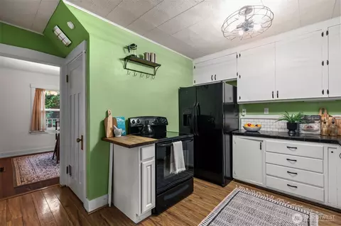 Kitchen - 7030 Beverly Blvd, Everett, WA 98203 photo 3 of 3