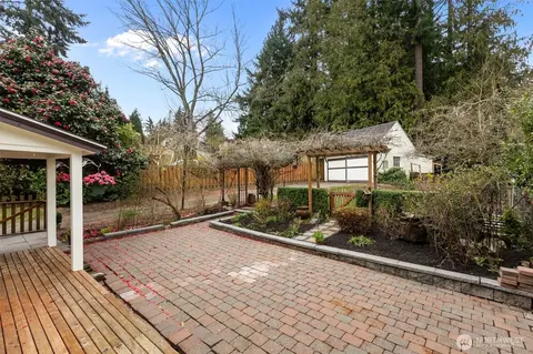 Exterior - 7030 Beverly Blvd, Everett, WA 98203 photo 4 of 10