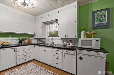 Kitchen - 7030 Beverly Blvd, Everett, WA 98203 photo 1 of 3
