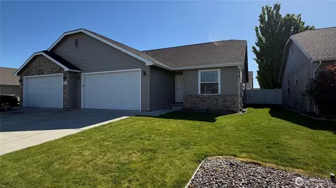 913 S 90th Ave #2, Yakima, WA 98908