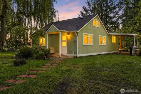 36 E Little Island Rd, Cathlamet, WA 98612