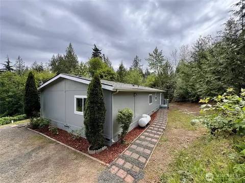 60 N Charles Pl, Hoodsport, WA 98548