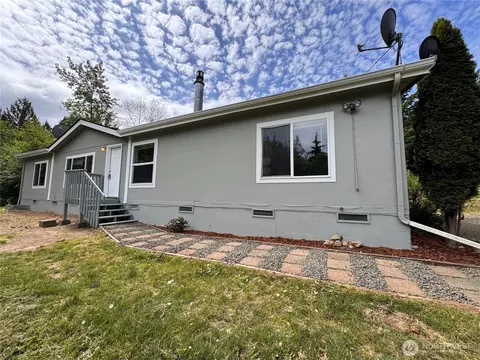 60 N Charles Pl, Hoodsport, WA 98548
