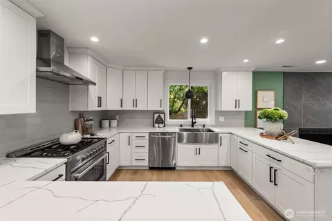 Kitchen - 14824 104th Ave NE, Bothell, WA 98011 photo 2 of 4