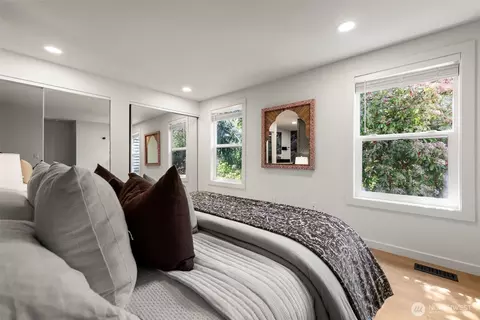 Bedroom - 14824 104th Ave NE, Bothell, WA 98011 photo 2 of 4