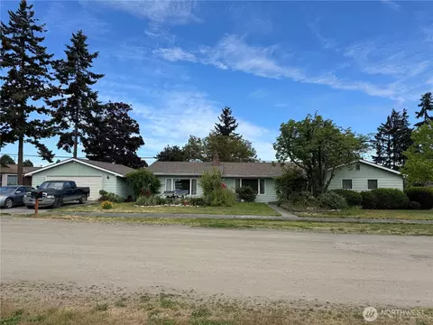 402 W Maple St, Sequim, WA 98382