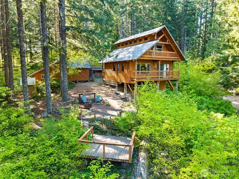 2500 4 Peaks Dr, Cougar, WA 98616