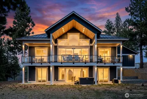 1114 Blazing Star Ln, Chelan, WA 98816