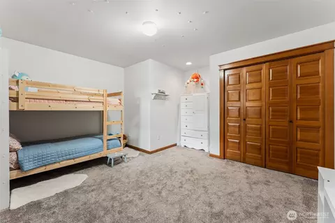 Bedroom - 4919 Parker Rd E, Sumner, WA 98390 photo 4 of 5
