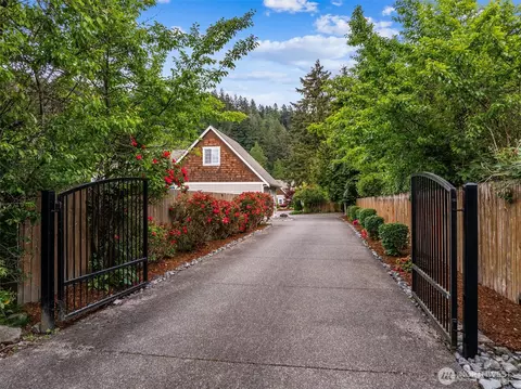 Exterior - 4919 Parker Rd E, Sumner, WA 98390 photo 4 of 11