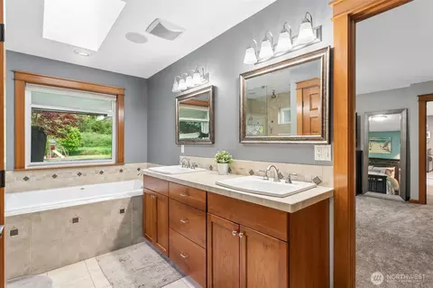 Bath - 4919 Parker Rd E, Sumner, WA 98390 photo 1 of 4