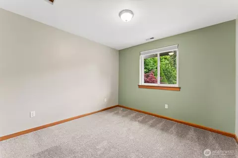 Bedroom - 4919 Parker Rd E, Sumner, WA 98390 photo 5 of 5