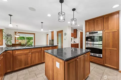 Kitchen - 4919 Parker Rd E, Sumner, WA 98390 photo 2 of 6