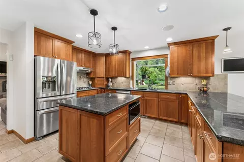 Kitchen - 4919 Parker Rd E, Sumner, WA 98390 photo 3 of 6