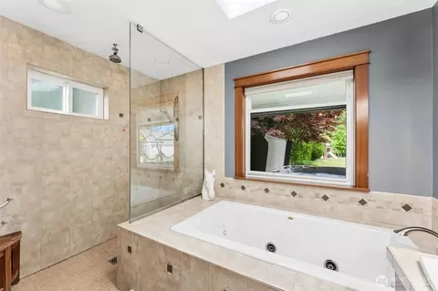 Bath - 4919 Parker Rd E, Sumner, WA 98390 photo 2 of 4