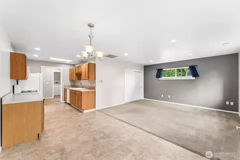 Living - 4919 Parker Rd E, Sumner, WA 98390 photo 2 of 2