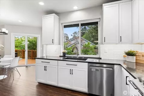 Kitchen - 20012 27th Dr SE, Bothell, WA 98012 photo 3 of 4
