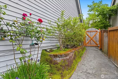 Exterior - 20012 27th Dr SE, Bothell, WA 98012 photo 6 of 8