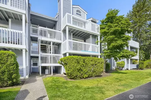 22831 S 30 Ave S #203, Des Moines, WA 98198