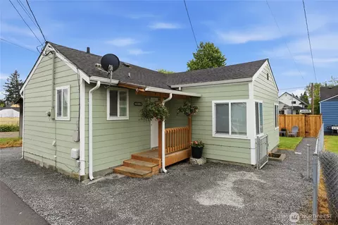 Exterior - 2119 Walnut St #C, Everett, WA 98201 photo 4 of 7