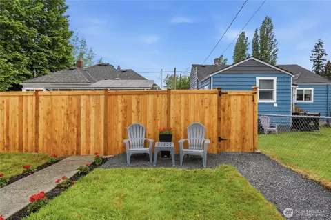 Exterior - 2119 Walnut St #C, Everett, WA 98201 photo 7 of 7