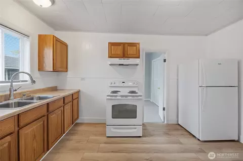 Kitchen - 2119 Walnut St #C, Everett, WA 98201 photo 2 of 4