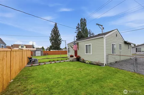 Exterior - 2119 Walnut St #C, Everett, WA 98201 photo 5 of 7