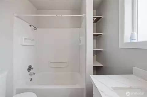 Bath - 2119 Walnut St #C, Everett, WA 98201 photo 1 of 2