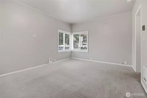 Living - 2119 Walnut St #C, Everett, WA 98201 photo 2 of 4